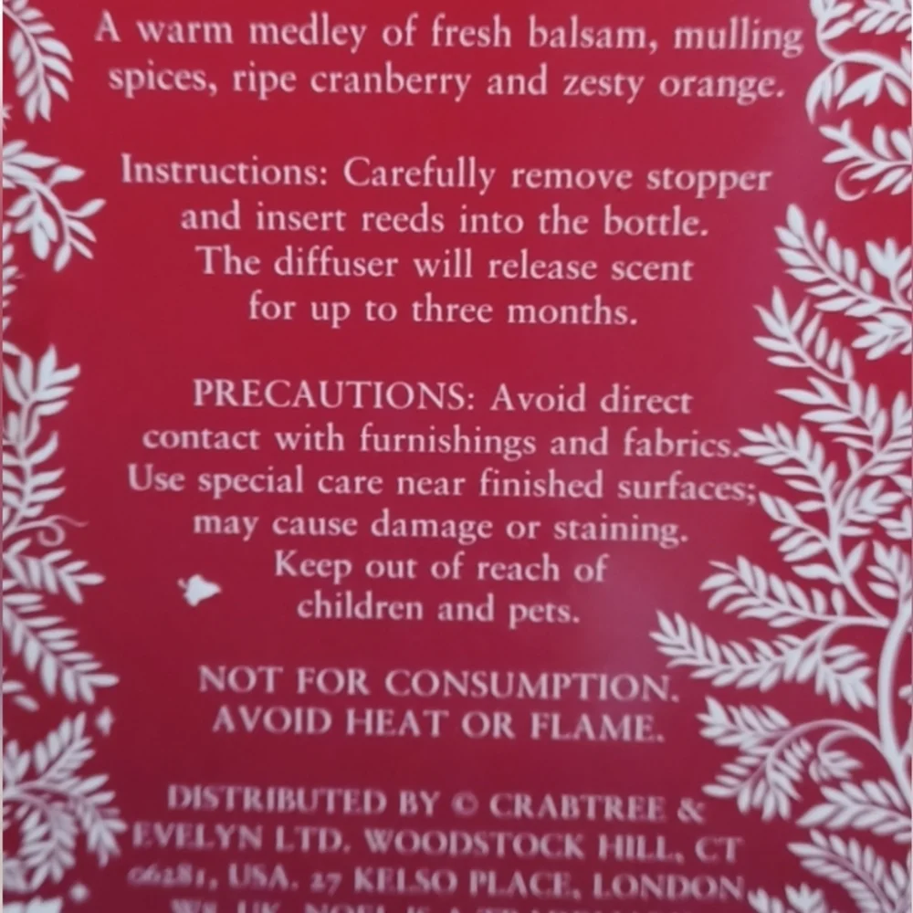 Crabtree & Evelyn Noël Diffuser - Festive Red